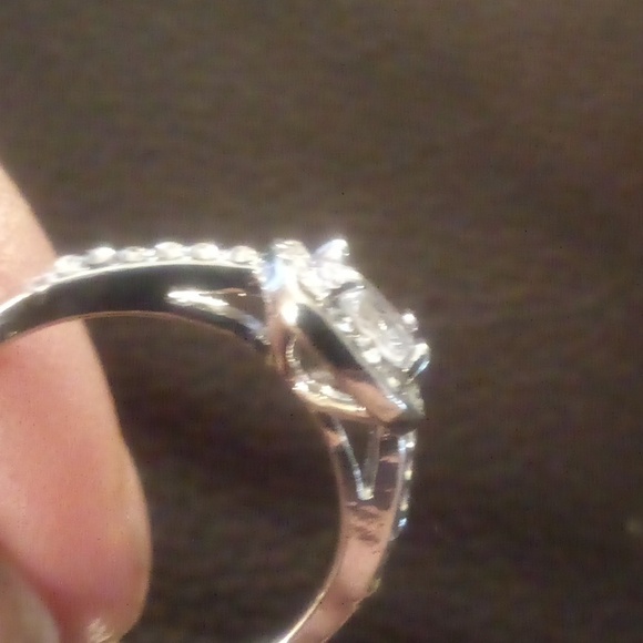 Luxury Crystal AAA Zircon Stone Ring - Size 8 - Picture 4 of 6